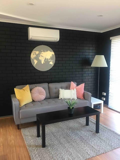 Work-Friendly Stay • Fast WiFi + Parking