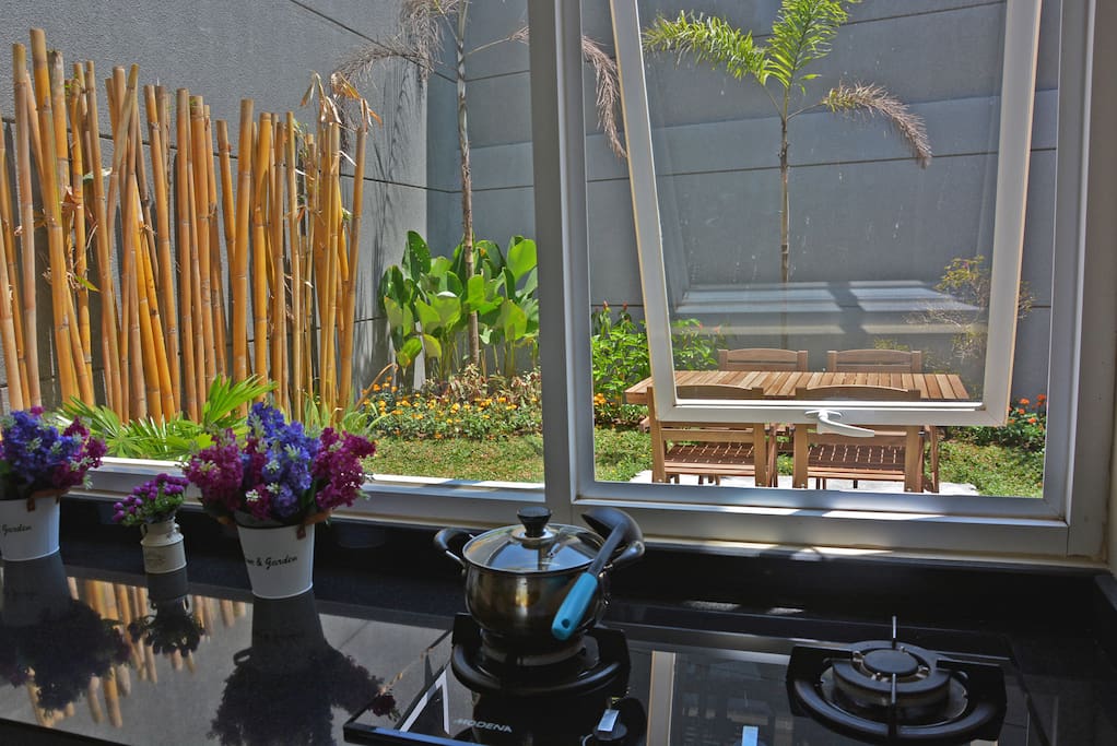 2nd floor - cooking with garden view and outdoor dining option
