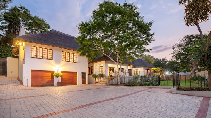Safe & Secure House - House on Albert, Waterkloof