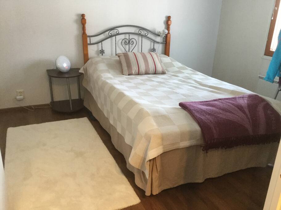 Toinen makuuhuone, 120cm leveä sänky