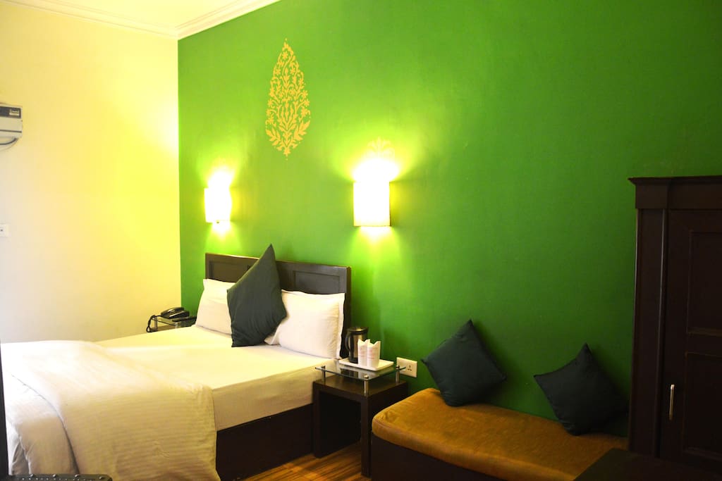 Guest Room - Green
