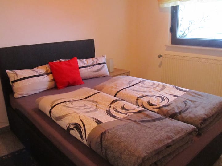 ห้องนอนอยู่ชั้นล่าง 2 x 1.40 เมตร