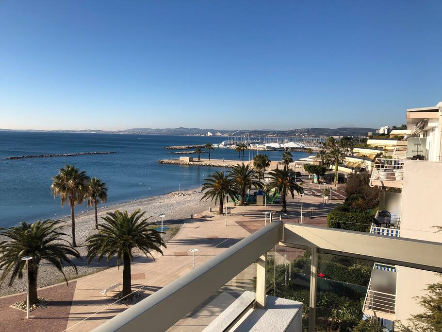 PENTHOUSE-APPARTEMENT 2-4 Pers. direkt.Meerzugang - Saint-Laurent-du-Var의 아파트에서 살아보기, Provence-Alpes-Côte dAzur... 
