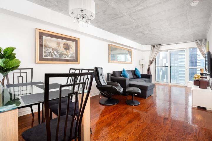 2BR Condo by CN Tower/ Rogers gallery image 4
