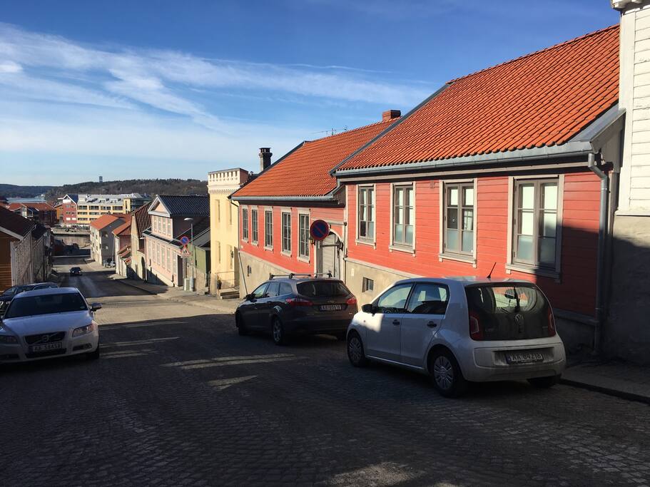 Indre havn nederst i bakken