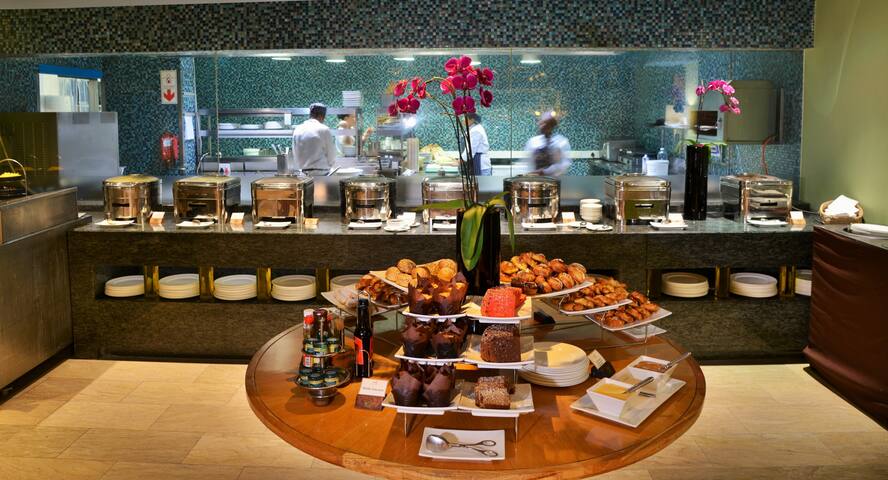 Lovely optional breakfast & LUX 2 Bedroom condo