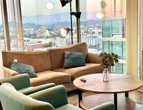 Popular Airbnb listing: Skyline +hollywood sign view Highrise 2b2b in Vernon