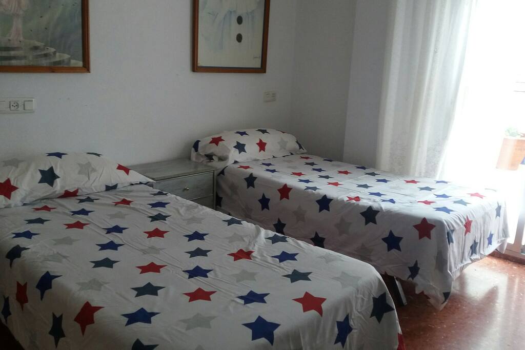 Muy luminosa da ha un gran patio