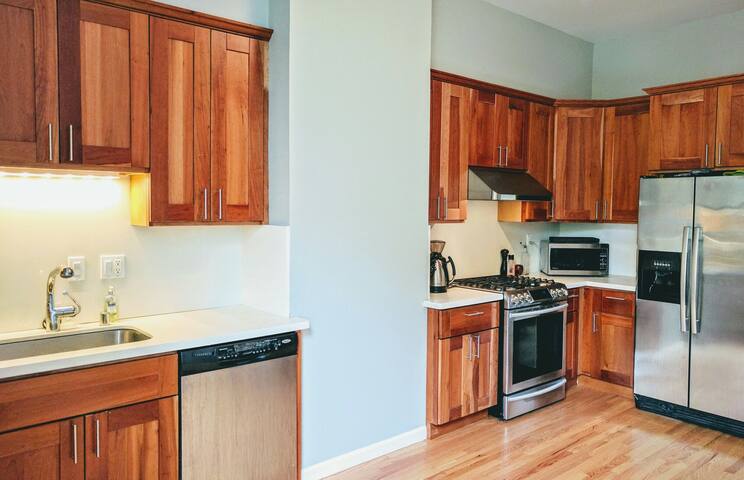 Spacious Upper Haight Condo gallery image 4