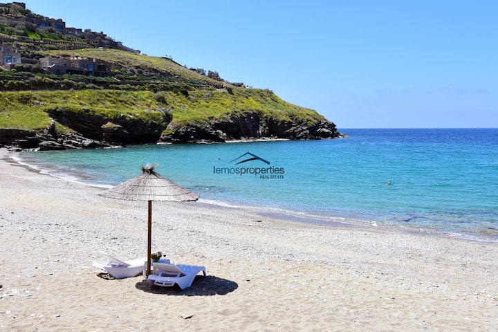 The "Stone Beach House" in Kampi, near Koundouros
