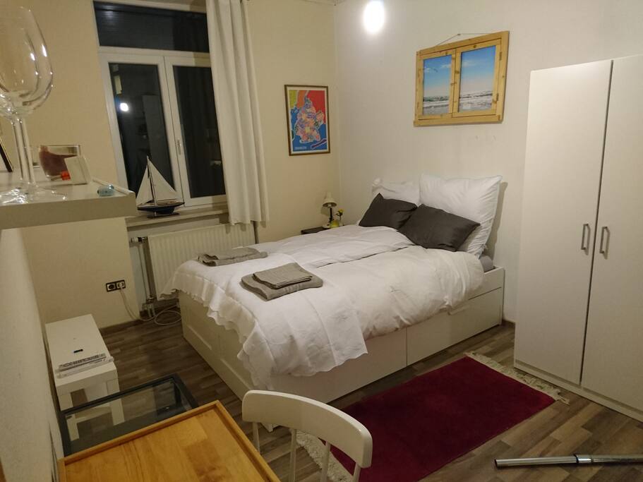 Bedroom / Schlafzimmer