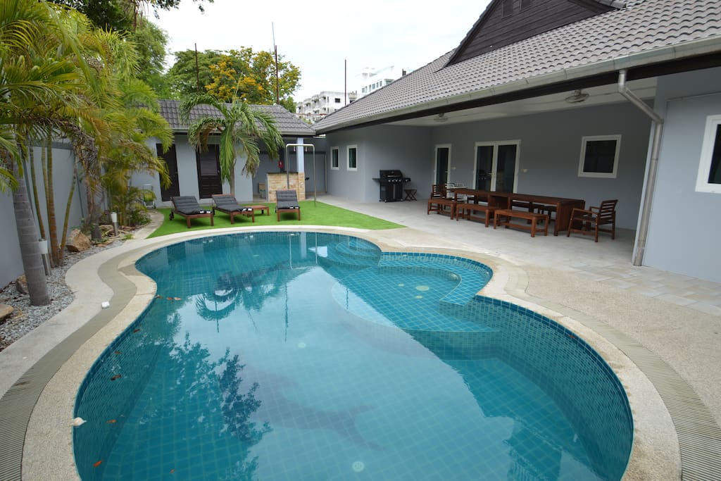 Swimming pool, jacuzzi, garden and BBQ area