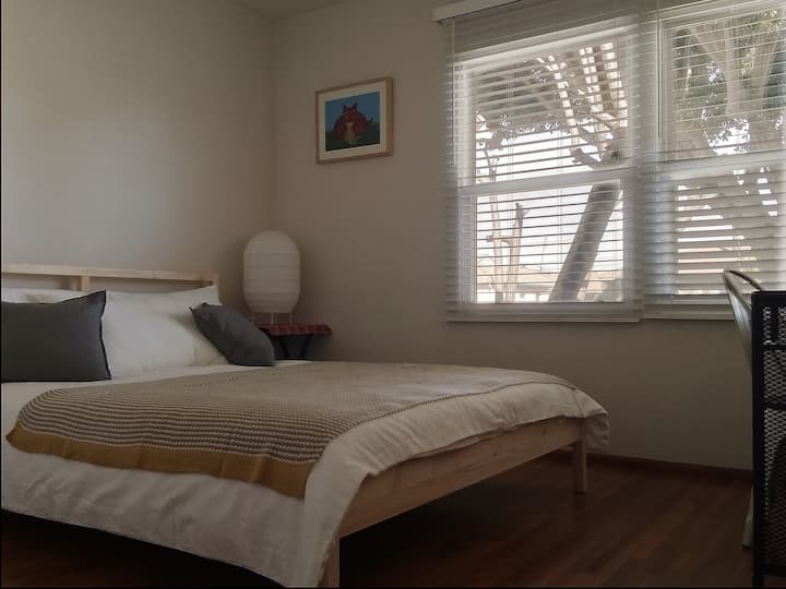 卧室2 ，标准双人床