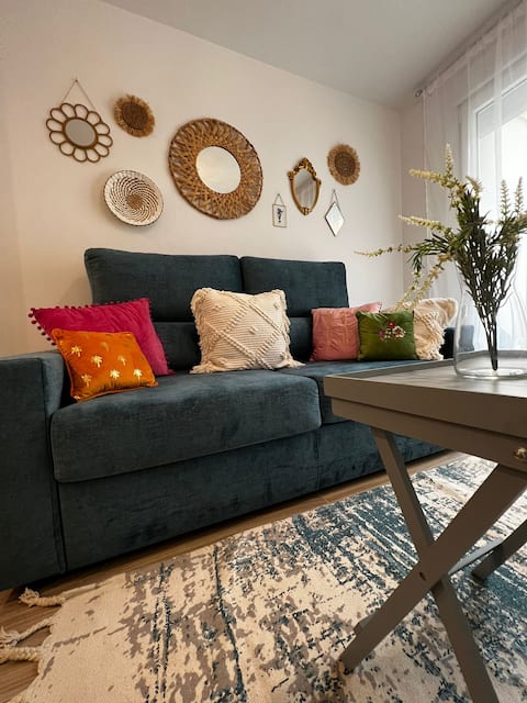 Downtown Apartment I 3Bed I Patio I Next to Fair