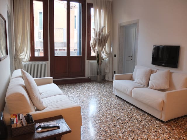 Luxury apt in St. Mark square