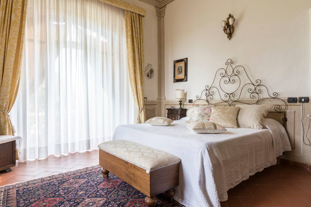 Camera matrimoniale-Master bedroom.