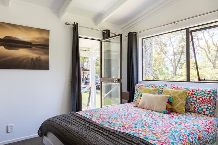 Cliff-Top House with a Garden and Panoramic Sea Views