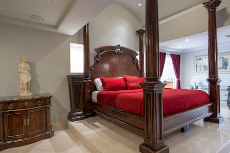 The Emperor’s Suite – Central Houston Luxury