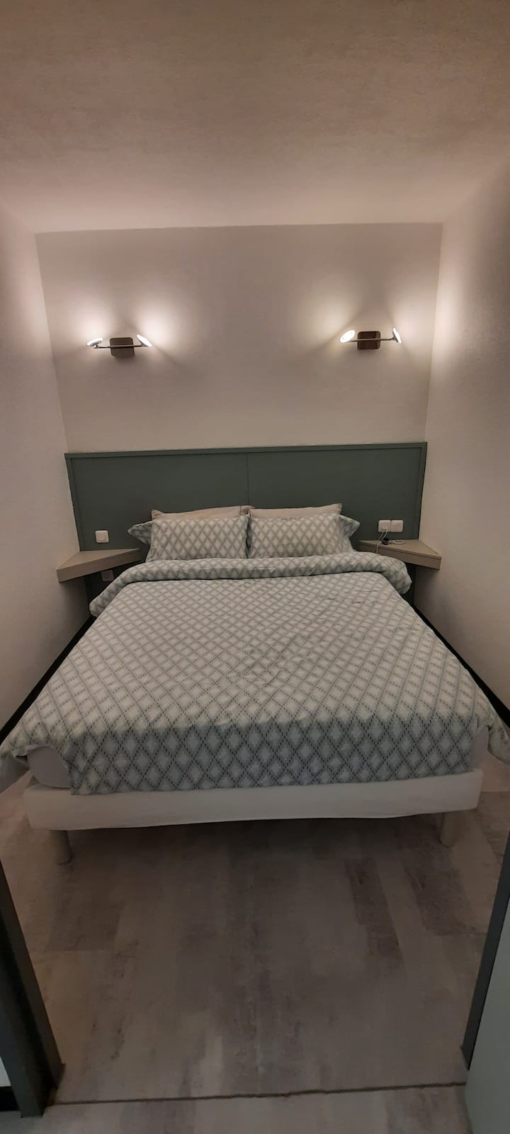 Chambre avec lit 140×190