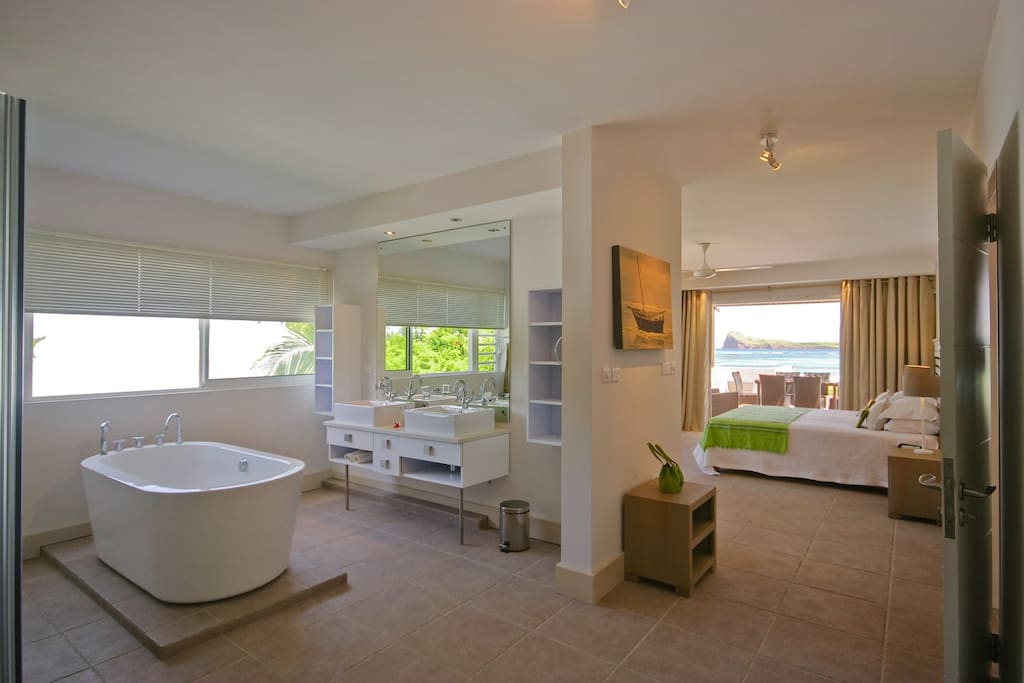 Master Bedroom bathroom
