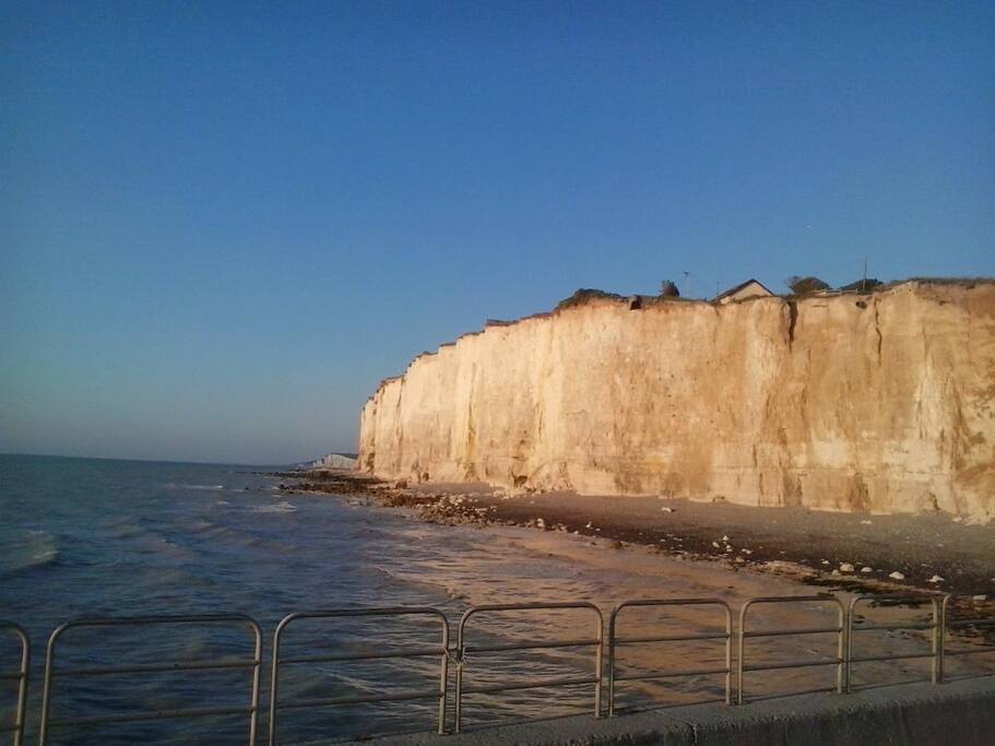 Cliffs at Mesnil-Val / Falaises de Mesnil-Val