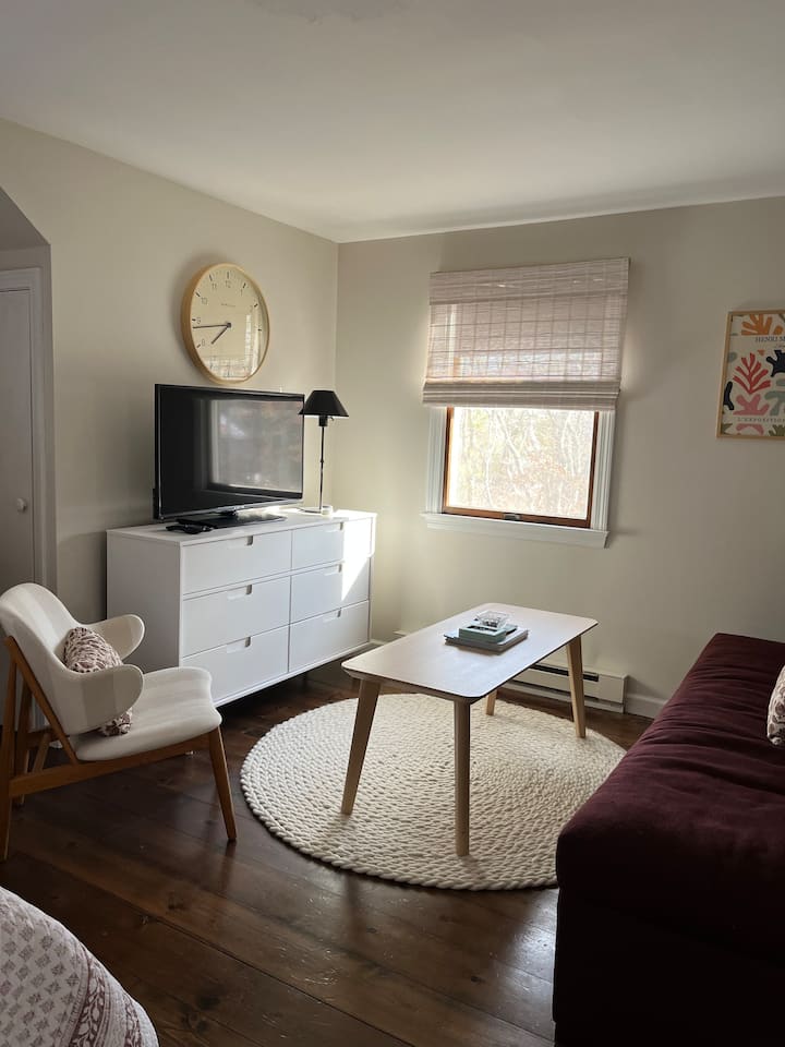 Designer’s Studio Apartment In Edgartown - Edgartown, MA