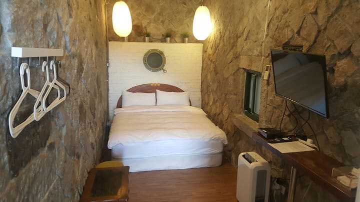Walk Inn 3x3-Traditional Stone Room