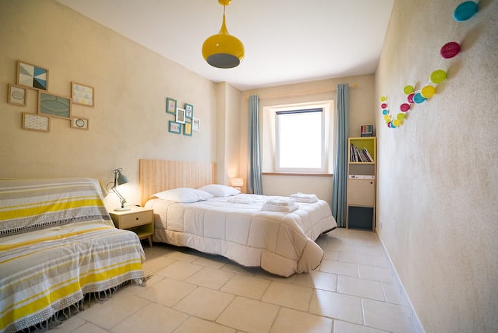 Camera 3 (1 letto 160cm x 200cm e 1 BZ 90cm x 190cm, di qualità)