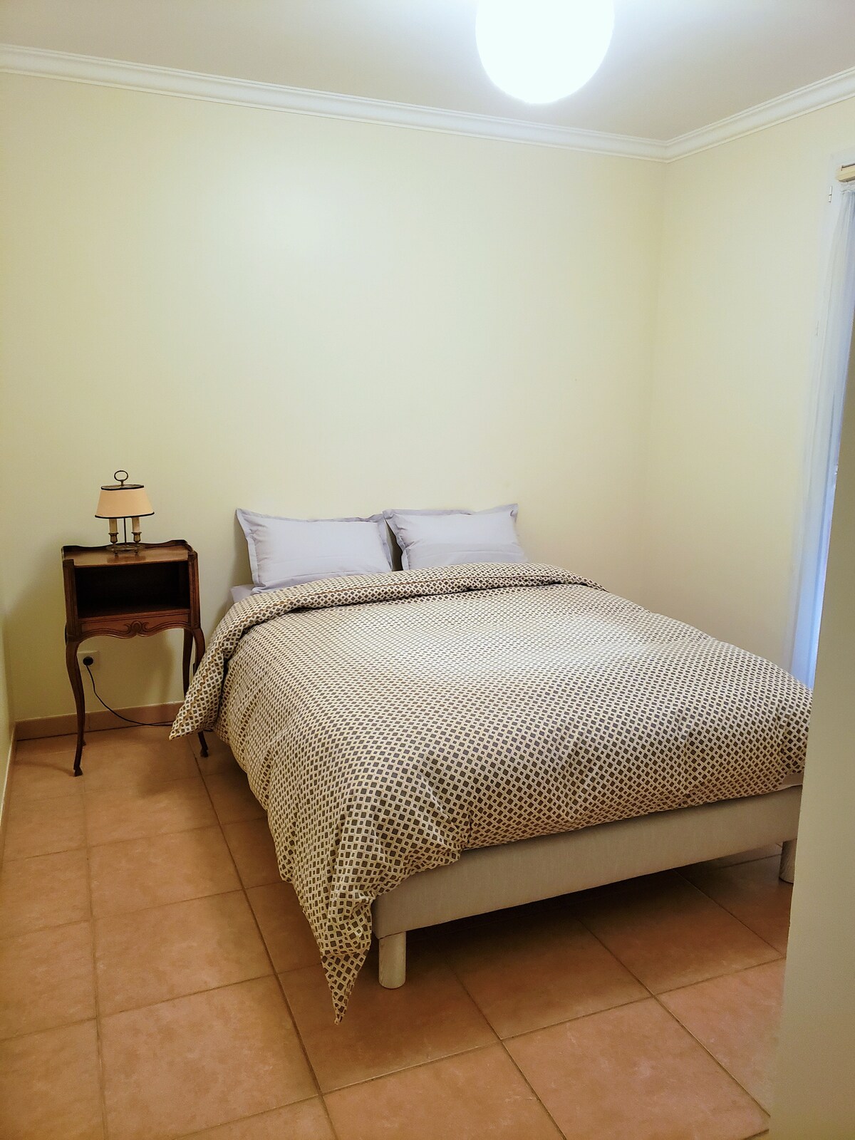 Chambre avec lit double