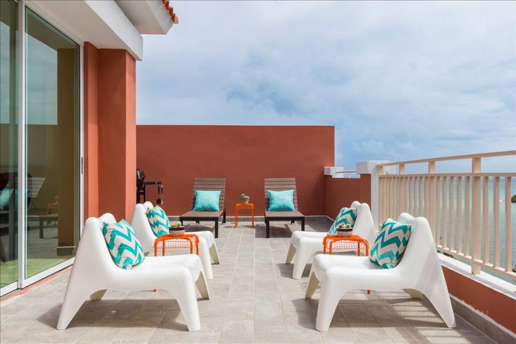There is seating for 6 at the private rooftop