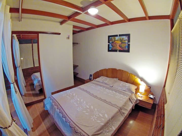 Vista de la habitación matrimonial del primer piso.