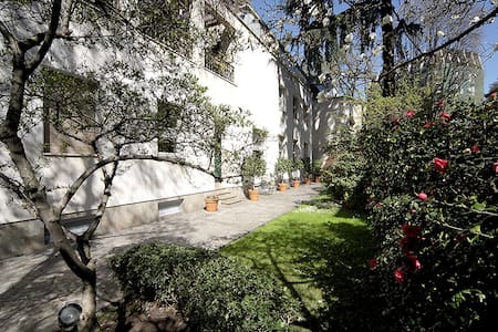 Top 20 corsico villa and bungalow rentals airbnb corsico Libreria moderna porta bicchieri