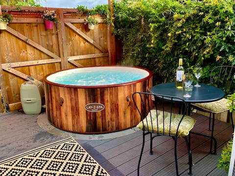 Elkstone Studio private hot tub dog friendly