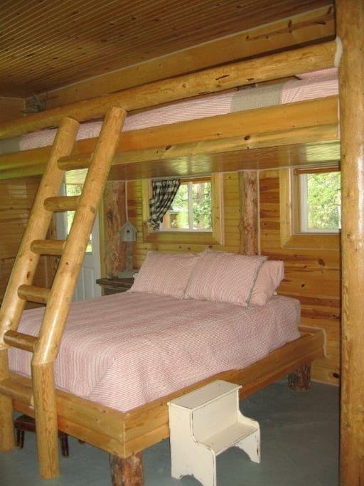 Queen bed below, 2 double beds in the loft