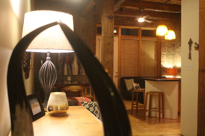 Historic 850 sq ft loft in heart of city