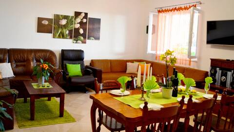 Top Airbnb: Villa Lina Brsečine_ Sea View Stone House in Brsečine