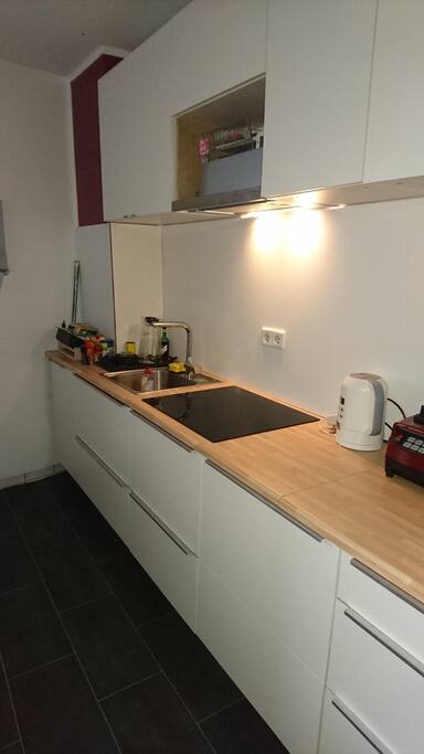 Feel free to use the kitchen and Cook, only vegetarian food accepted