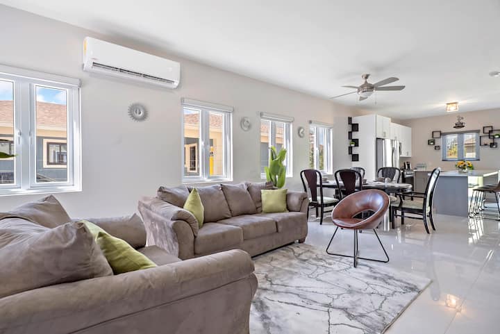 Modern Gated 2 Bedroom Condo! Near Beach & Airport - Nassau