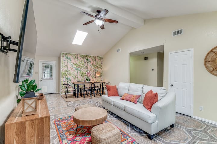 La Casita~pool, Patio, Pacman! - Euless, TX