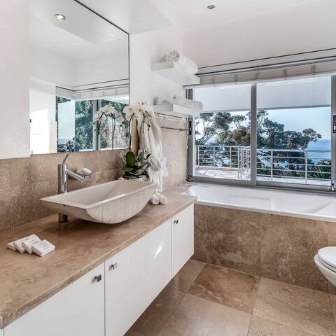 Hollywood Mansion gallery image 2