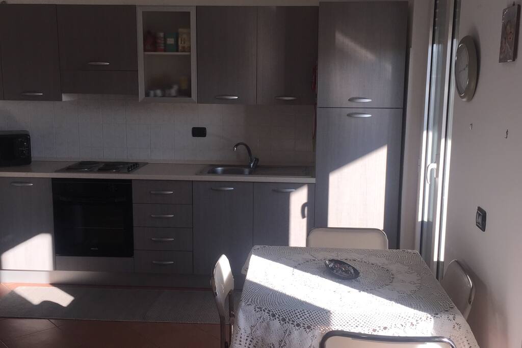 Tavolo e cucina
