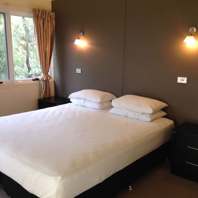 Room 1 (upstairs) - Kingsize bed