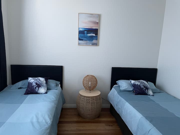 dormitorio 3, cama tamaño king dividida (puede ser una bata tamaño king o individual).