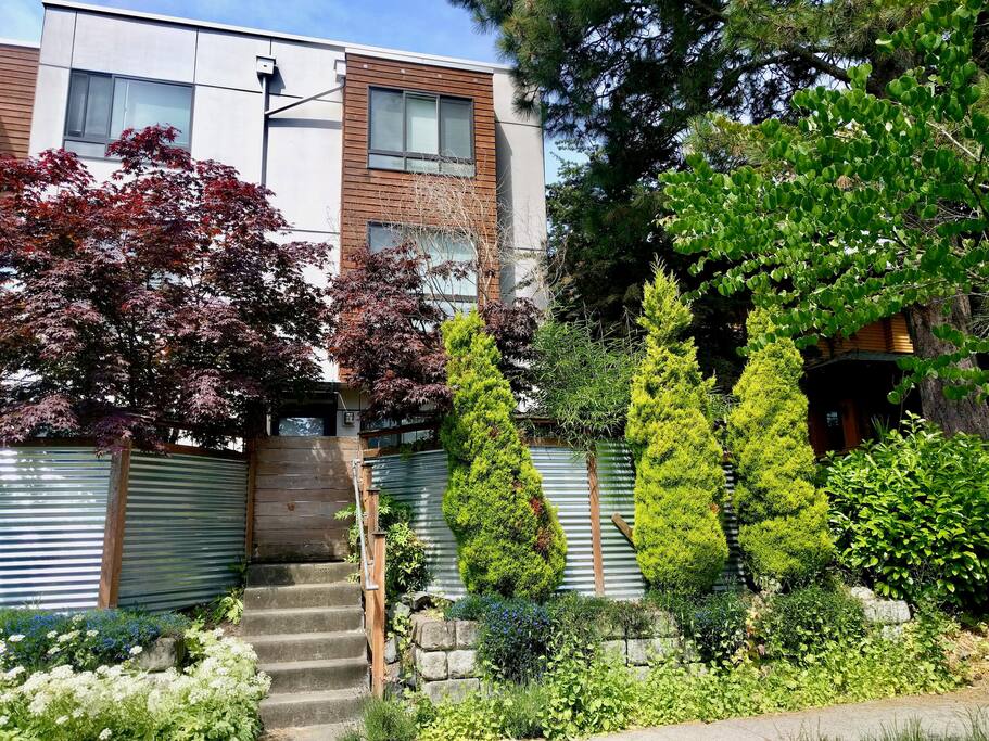 Great location, very nice neighborhood