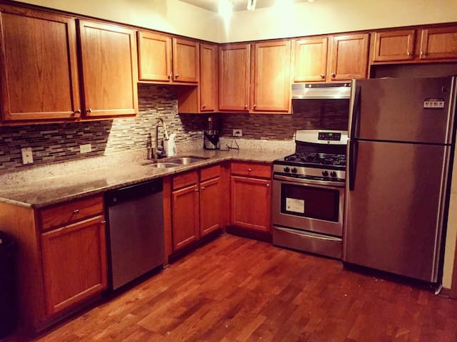 A2. DowntownChicago!BestLocation & AffordablePrice