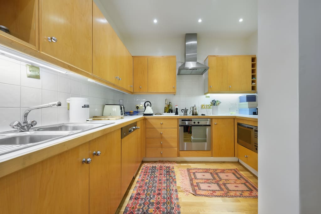 Large and functional kitchen with high chairs and breakfast area is perfect for a quicky before rushing out