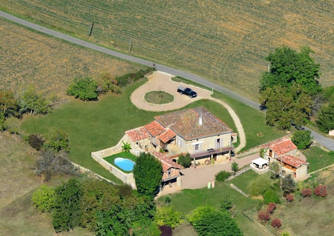 Characterful 18th century cottage for 10 people