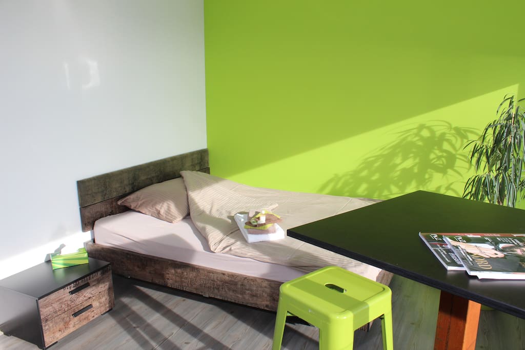 Lit 140-200 Chambre colorée avec vue imprenable