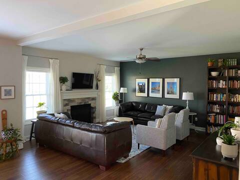 Bright & Airy 4 Bedroom - 7 min. to Liberty Univ.