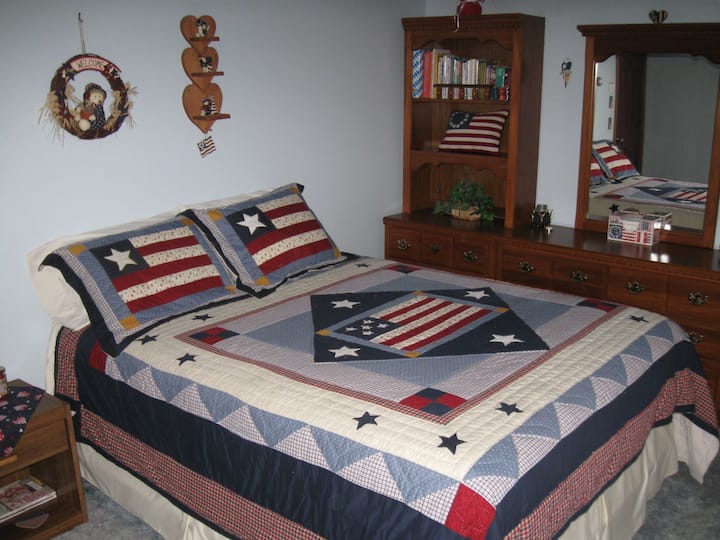 Პირველი სართულის საძინებელი